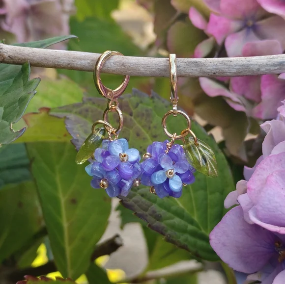 Handmade hydrangea earrings - Picture 1 of 4